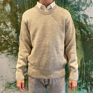 stickad tröja - Limited Universal Works stickad tröja som inte längre produceras och är slutsåld överallt i premium ull och som aldrig blivit använd. Killen i bilden är 186 cm, Köpare står för frakt, pris kan även diskuteras