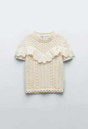 Snygg zara tröja - Jättefin Zara tröja som inte kommer till användning längre, den är i storlek S men skulle säga att den är en Xs-S. Den är i jättebra skick och är knappt använd. Skriv om du undrar något eller har frågor🫶🏼🩷