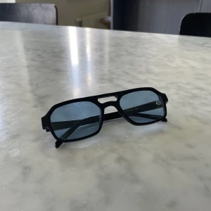 Corlin Eyewear solglasögon  - Säljer nu mina solglasögon från corlin eyewear då de inte kommer till användning längre. Skicket är 9,5/10 då de knappt har använts. Nypris 1000kr