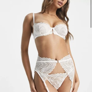 ASOS bralett, OANVÄNT - Helt oanvänd, med lapp kvar! Storlek: 70C Orginal pris: 369kr