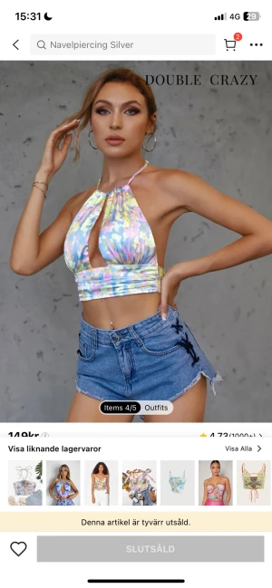 Blommig topp - Jättefin och somrig topp ifrån SHEIN. Den är i fint skick och i storlek S. Den kommer inte till så mycket användning och måste därför sälja den. Skriv för fler bilder osv.