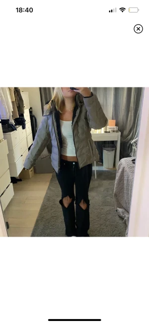 Zara jacka  - Säljer denna super söta jacka från zara storlek M/S 100 kr endast ❤️