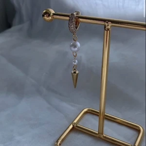 Sthlmstilsmycken  - Så snyggt örhänge Köp för 129kr/st Eller  229kr/par Modell 087