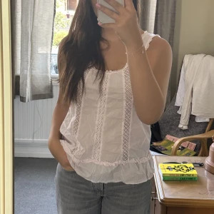 Linne - Linne från oddmolly. I väldigt fint skick, använd fåtal gånger. Skulle säga att den är s/m. Säljs för 170 + frakt 