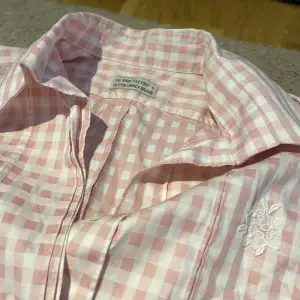 Rosa- och vitrutig skjorta från The Shirt Factory