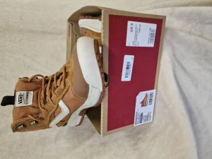 Vans lätt fodrade - Fina lite använda Vans i mycket fint skick, lätt fodrade så dom funkar den svalare delen av året, något grövre sula