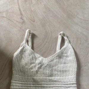 Stickat linne - Ett jätte gulligt stickat linne!  Kolla mina likade bilder för info om frakt och policy!