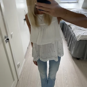 Volangtopp  - Såå söt volangtopp som jag köpt på en liten secondhand butik i paris❤️