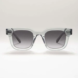 Chimi  - Säljer min killes chimis glasögon han köpte i juni så dem är typ helt oanvända. Modellen 04 grey, Inga repor eller några skador. Jättefint skick skulle jag säga.