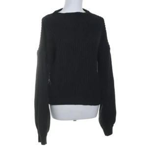 Stickad tröja - Stickad tröja i storlek xs 🦋 hör av er vid minsta intresse eller fundering 💓