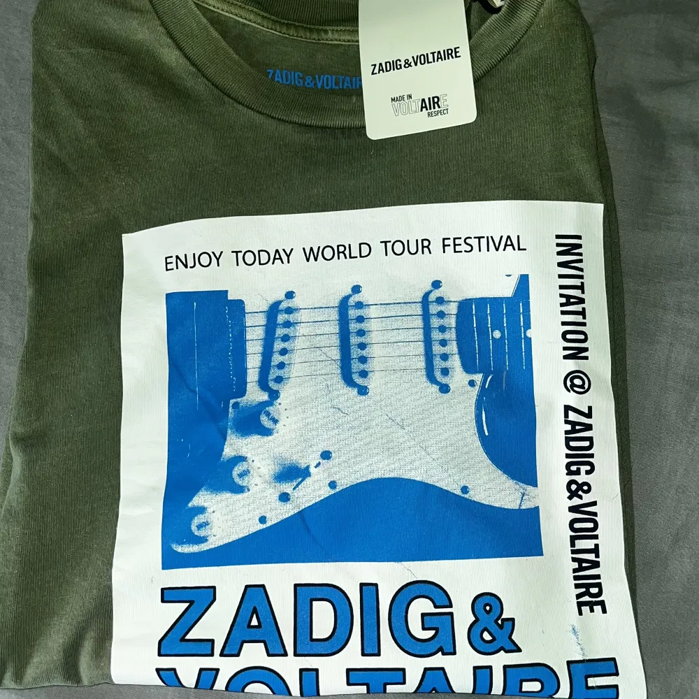 Intressekoll!! På min helt oanvända Zadig & Voltaire tröja. Köptes för 700kr.. T-shirts.