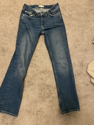 Jeans  - Lågmidjade jeans säljer för att den blivit förkorta jag är 166cm bara kvalitet använda ett få tal ggr 