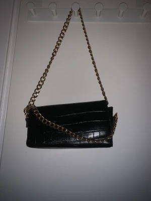 Väska  - Buda priset, säljs billigt 