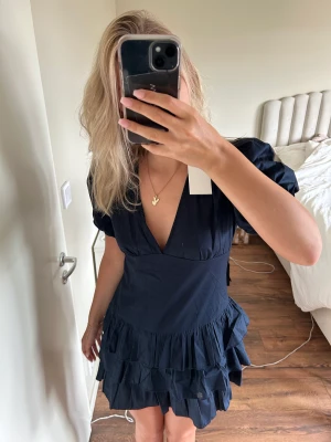 klänning - klänning från meet me there som tyvärr inte passade, storlek m/l men skulle säga S. Köparen står för frakten🩷