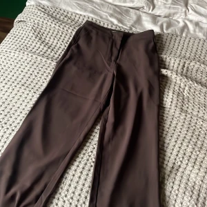Kostymbyxor nelly - Sparsamt använd, inga anmärkningar. Har tillhörande kavaj, om man köper hela setet kan jag sänka priset.