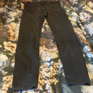 Lee jeans w31 L32 - Raka jeans med normalhög midja från lee. Fint skick.