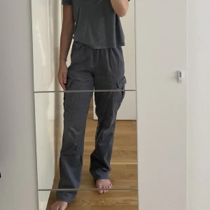 Gråa cargopants - Gråa trendiga cargopants