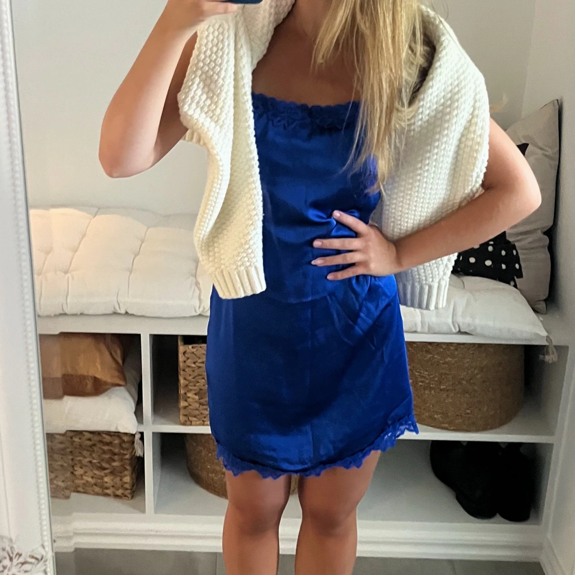 Blå satinklänning  - 90