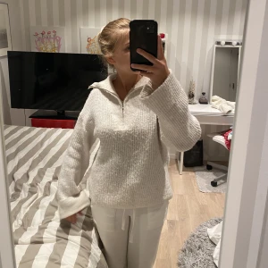 Stickad tröja  - Jätte fin och mjuk stickad tröja 🤍🤍