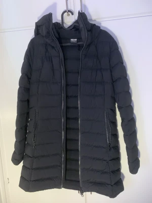 8848 Altitude Vinterjacka - Vinterjacka i bra skick inga skador eller missfärgningar, kemtvättad, säljs billigare vid snabbare affär