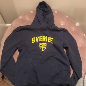  säljer min Sverige hoodie Ordpris 400