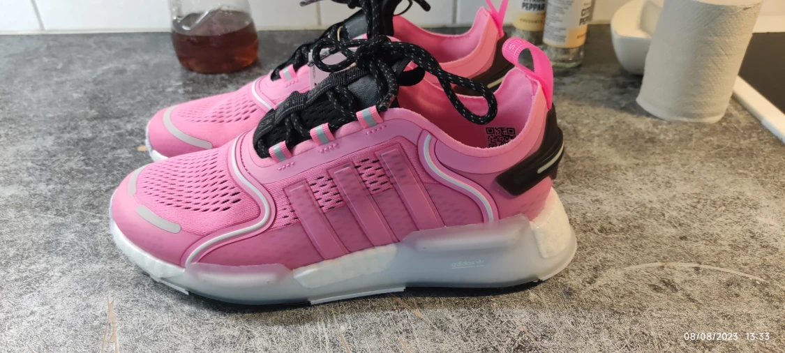 Nya Adidas nmd V3 i stl 38.5 