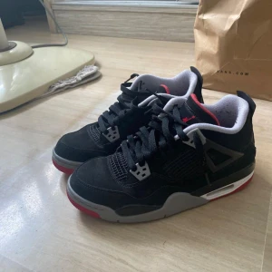 Jordan 4 retro bred - Jordan 4 retro bred, bra skick, knappt använda 