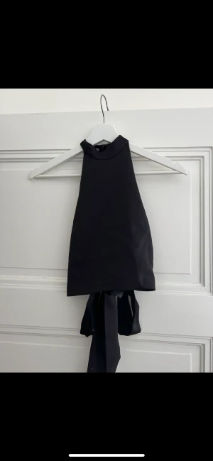 Topp  - Satin-topp från NAKD (bilder från hemsidan)  Nyskick! 