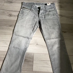 Jack Jones jeans grå - Kommer inte till användning nyskick typ
