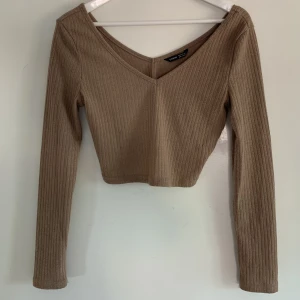 Brun tröja  - Brun tröja köpt på Shein, nästintill oanvänd