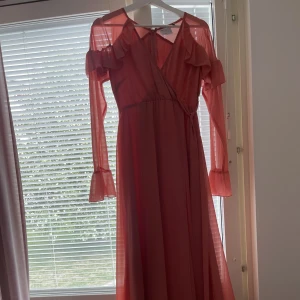 Lång klänning - Från asos storlek 36