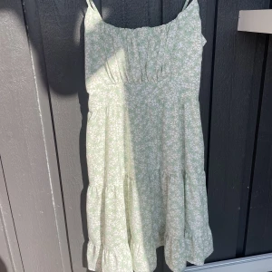 Klänning  - Helt ny klänning storlek s 