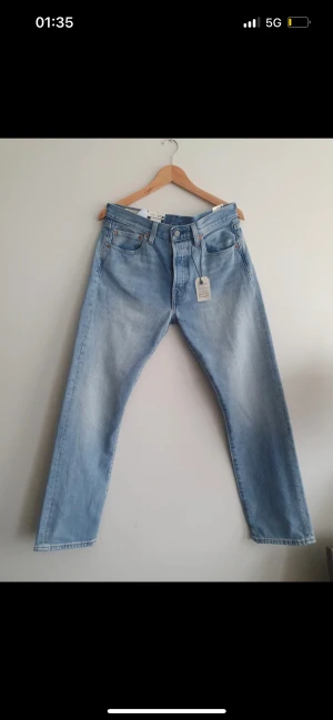 Levis 501 - Helt oanvända levis 501! Missade öppetköp tiden så därför säljer jag💫