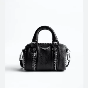 Zadig Sunny Nano liten väska  - Nu säljer ja min fina Zadig väska! Köpte den för 3750kr i oktober 2021 på butiken!💕 Säljer då den inte kommer till användning! Den har lite slitningar därav priset ( hör av er för bild)💕( Tryck inte på köp dirket!)