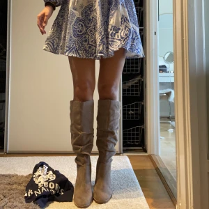 Boots  - Säljer mina boots, aldrig använda!! Storlek: 38