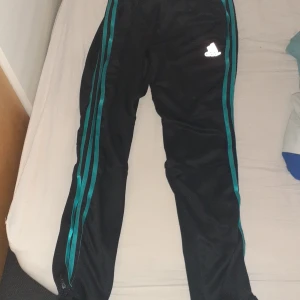 Adidas - Adidas mjukisar älskar dom men har som sagt inte plats i garderoben längre.