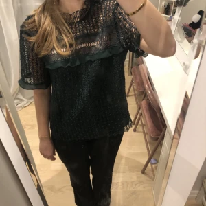 Zara blus  - Storlek M men passar S också jätte bra skick och inga tecken på användning💗