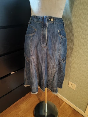 Jeanskjol  - Fint skick passar Stl M L 