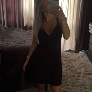 Klänning - Fin klänning till sommaren i superbra skick från pull&bear💞💞