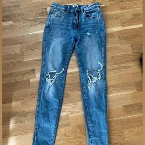 Jeans - Använd 1 gång. Bra skick.