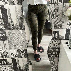 Militär jeans - Militär jeans i använt skick 