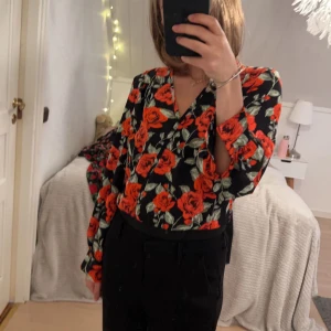 Blus body - En lite mer vågad body, men super fin och perfekt nu till sommaren