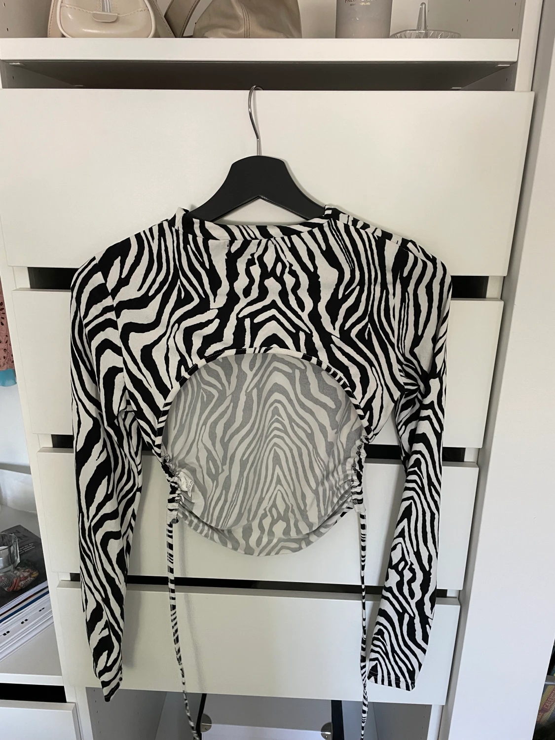 Topp med öppen rygg - 90