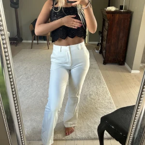 Vita kostymbyxor  - Super fina, men kommer tyvärr inte till användning🫶🏼