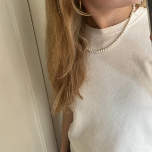 Pärlhalsband - Jätte, jättefint pärlhalsband!!! Älskar detta men känner att det inte kommer till användning så ofta💗💗köpte nytt för 399kr!