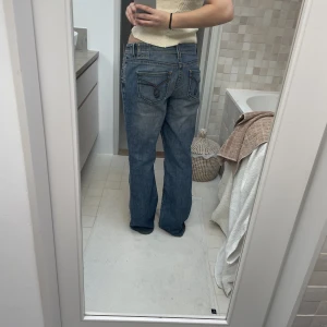 Lågmidjade jeans  - Supersnygga lågmidjade jeans vintage från e-sprit. Långa i benen och snygg tvätt. Köpare står för frakten