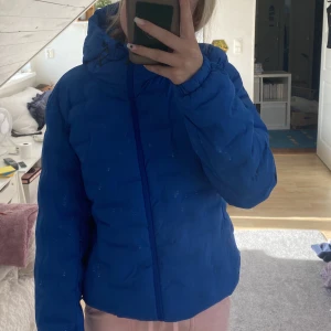 vinterjacka - skriv t mig om du har frågor elr fler bilder🩵