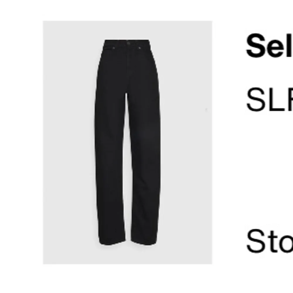 ”SLFRAX LONG - jeans relaxed fit- black demin” från Selected Femme tall. Nypris: 700kr. Storlek 28*36, passar en small.  Kan mötas upp i Stockholm annars står köpare för frakten.. Jeans & Byxor.