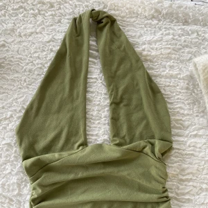 Olivgrön topp - Topp från bikbok i fint skick