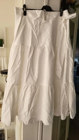 Vit kjol  - Vit kjol från lindex. Helt nya!! 